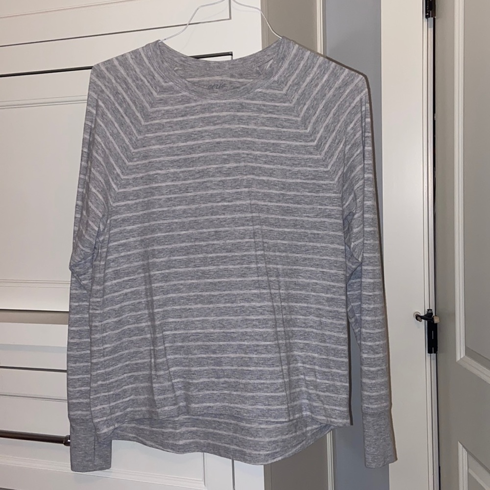 Aerie Grey Striped Long-Sleeve Shirt (size xs)